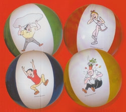 Set van 4 verschillende strandballen.